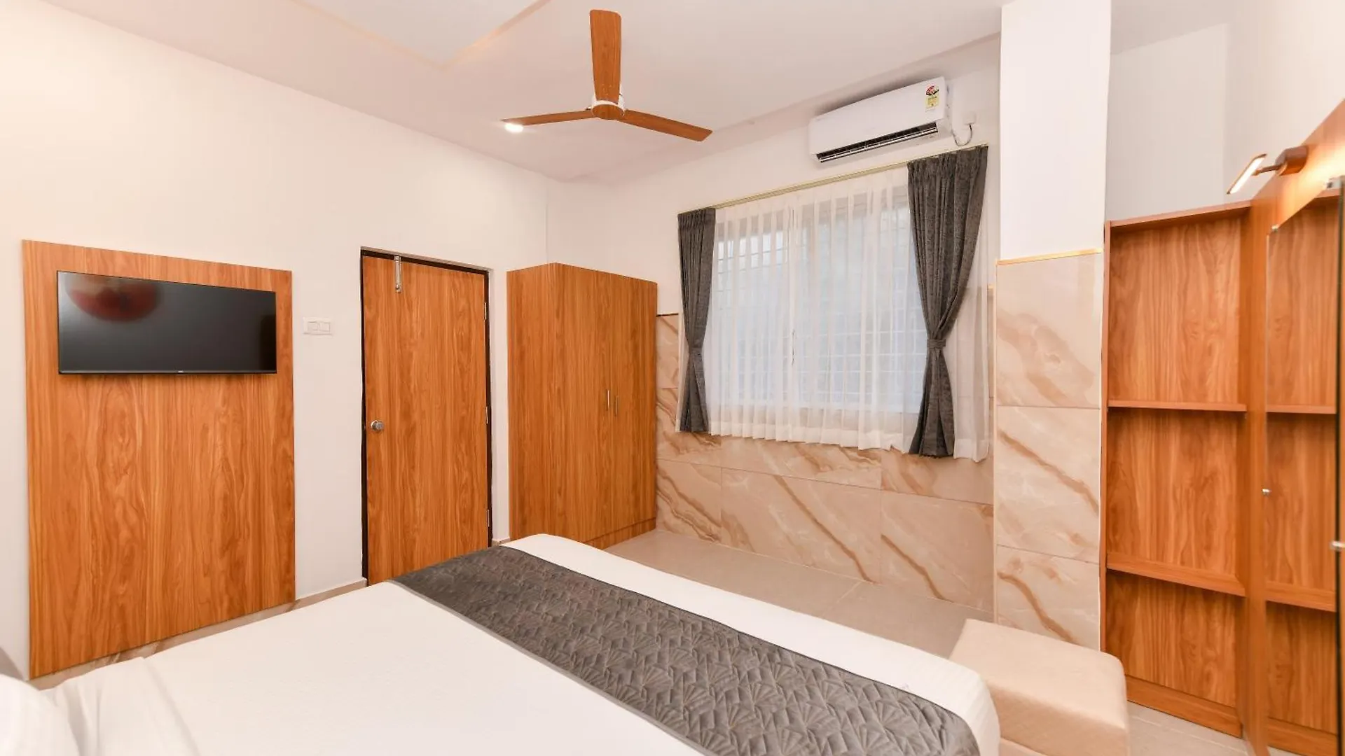 Hotel Shine International Maisúr 3*,