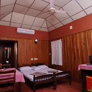 Hotel Vembanad Lake Villas Kumarakom