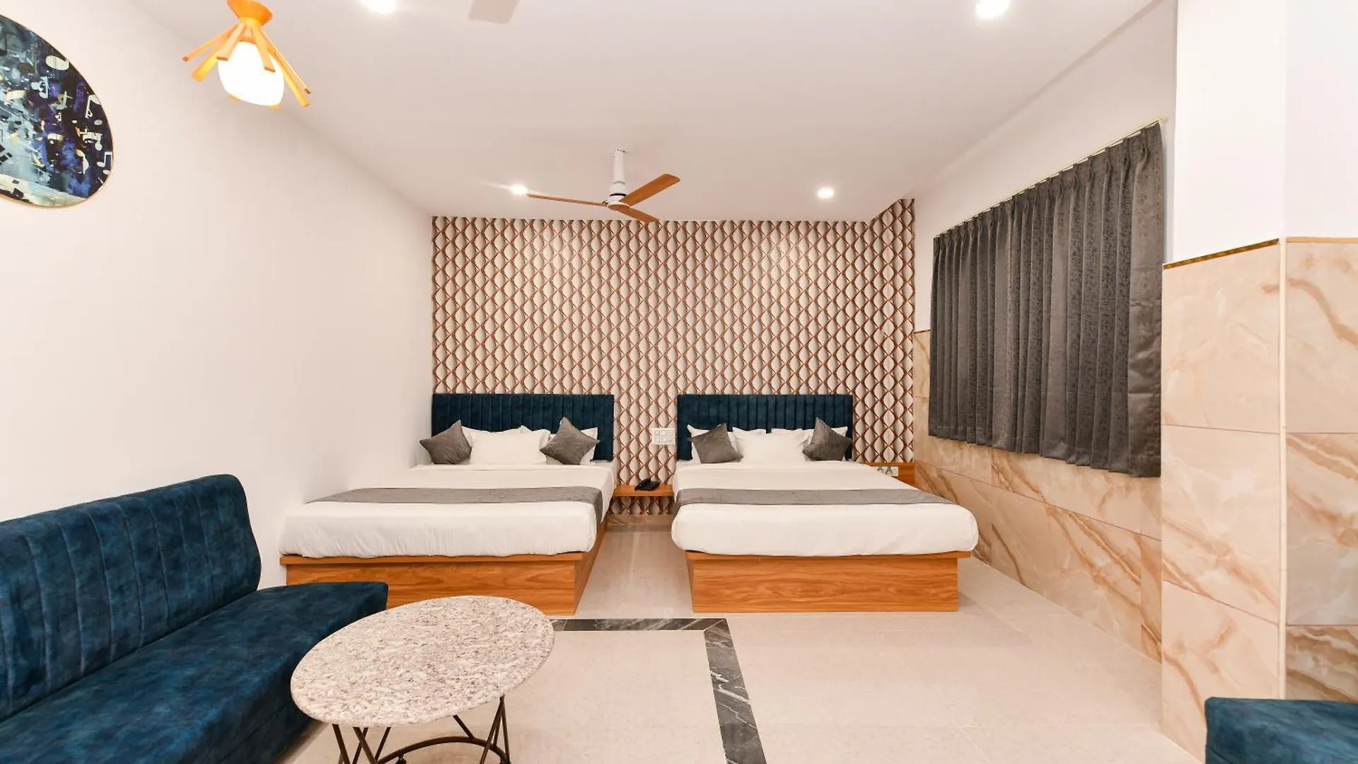 Hotel Shine International Mysore 3*,  India